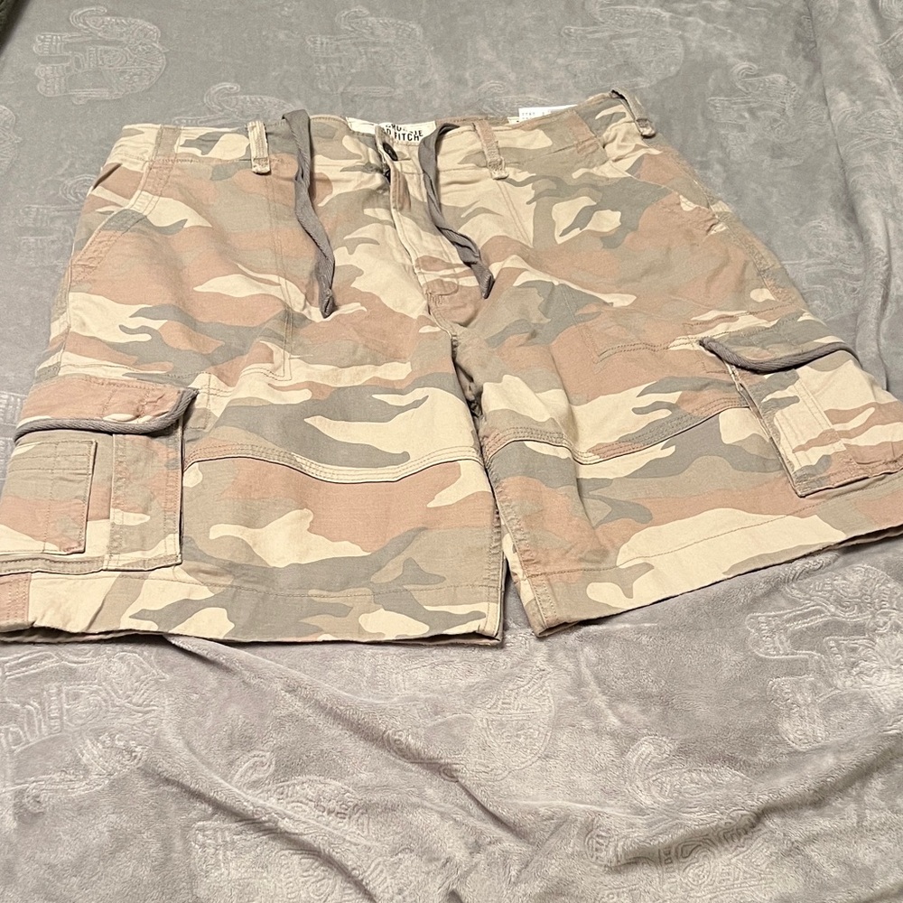 New Mens size 38 ABERCROMBIE AND FITCH Faded Camouflage Cargo Shorts.